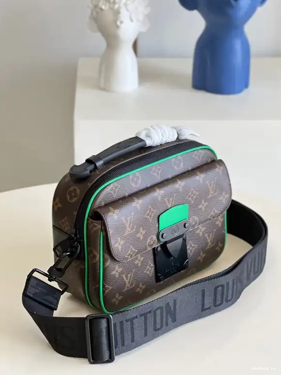 WIS LOCK S MESSENGER LOUIS VUITTON 0630